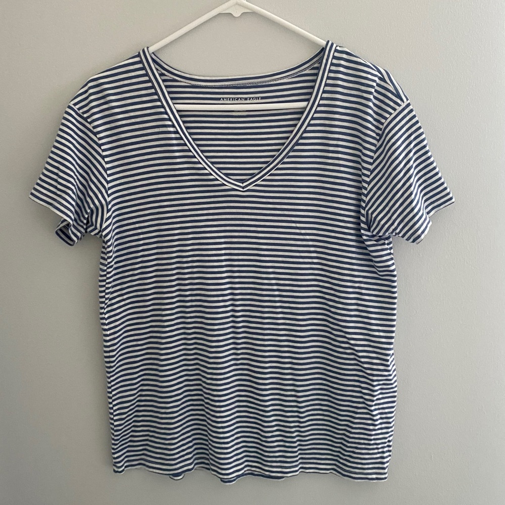 American Eagle V-neck Tee